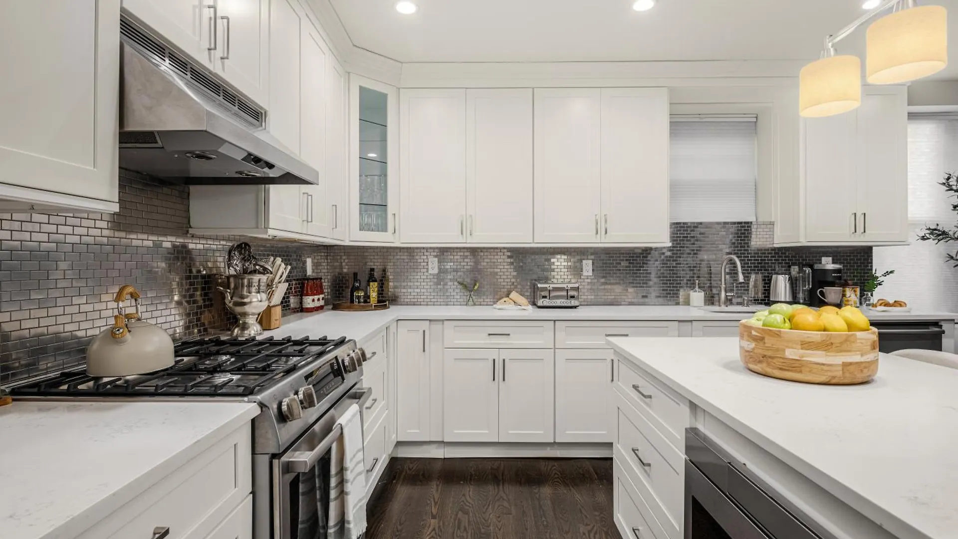 Stylish 3Br Designer Home In Harlem With Parking 뉴욕 아파트